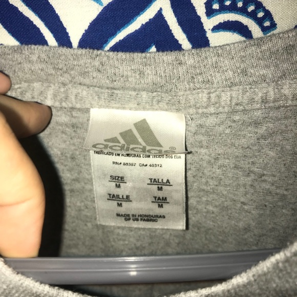 Simple v-neck adidas t-shirt - Picture 3 of 4